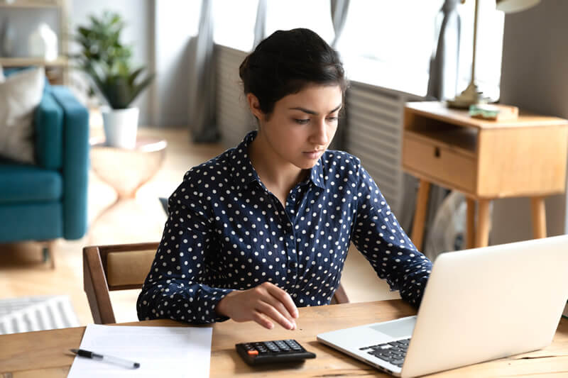 A young woman investigates her credit score.